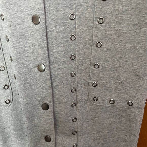 Cryus Grey Grommet Snap Longline Cardigan Size Medium - Picture 6 of 12